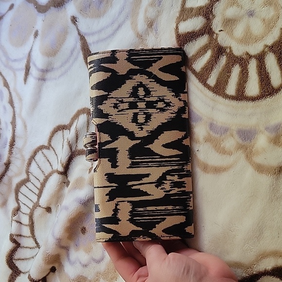 Cream and Black Wallet with Abstract Pattern - Picture 5 of 8